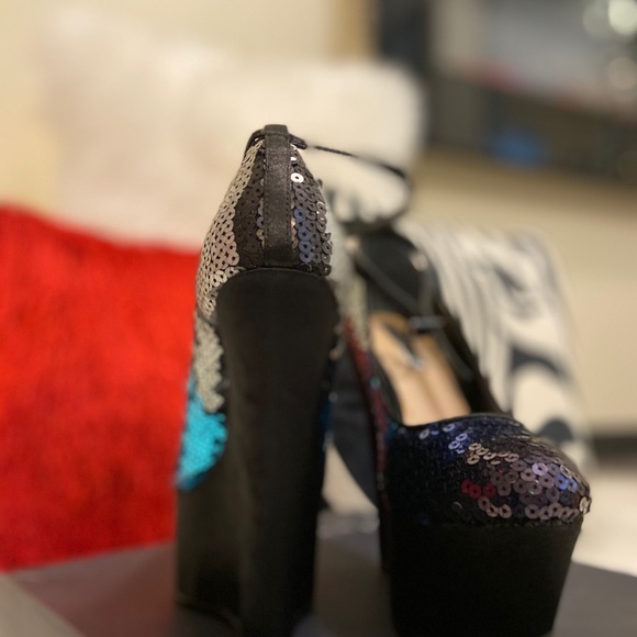 Shoe - Picture 4 of 4